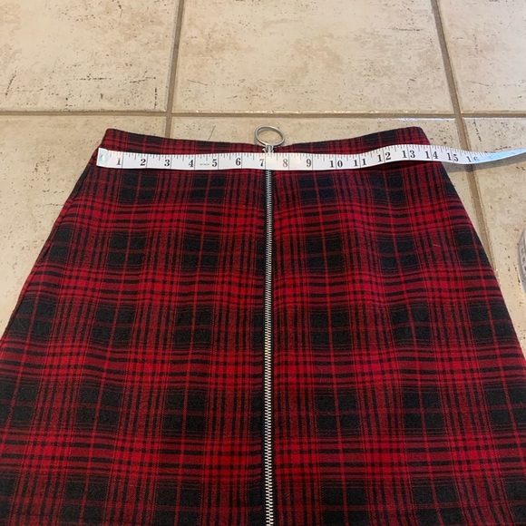 Forever 21 Red & Black Plaid Mini Skirt with O-Ring Zipper - Size Medium - Picture 6 of 6